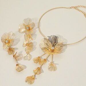 Filigree Flower Pendant Accent Statement Necklace